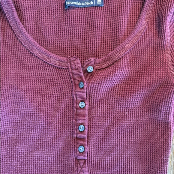 Abercrombie & Fitch Women’s Maroon Henley Waffle Knit Top Size XS - Picture 4 of 10